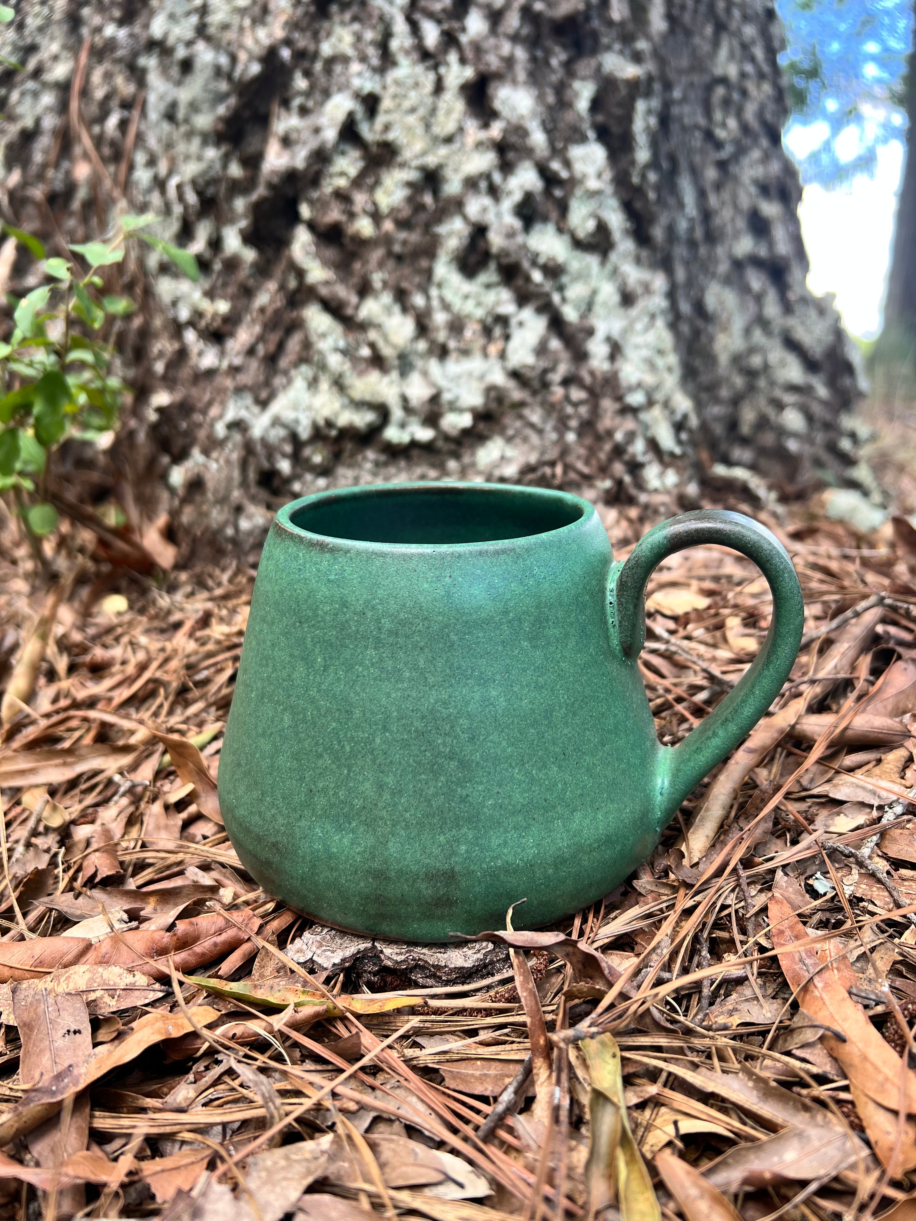 green d20 mug