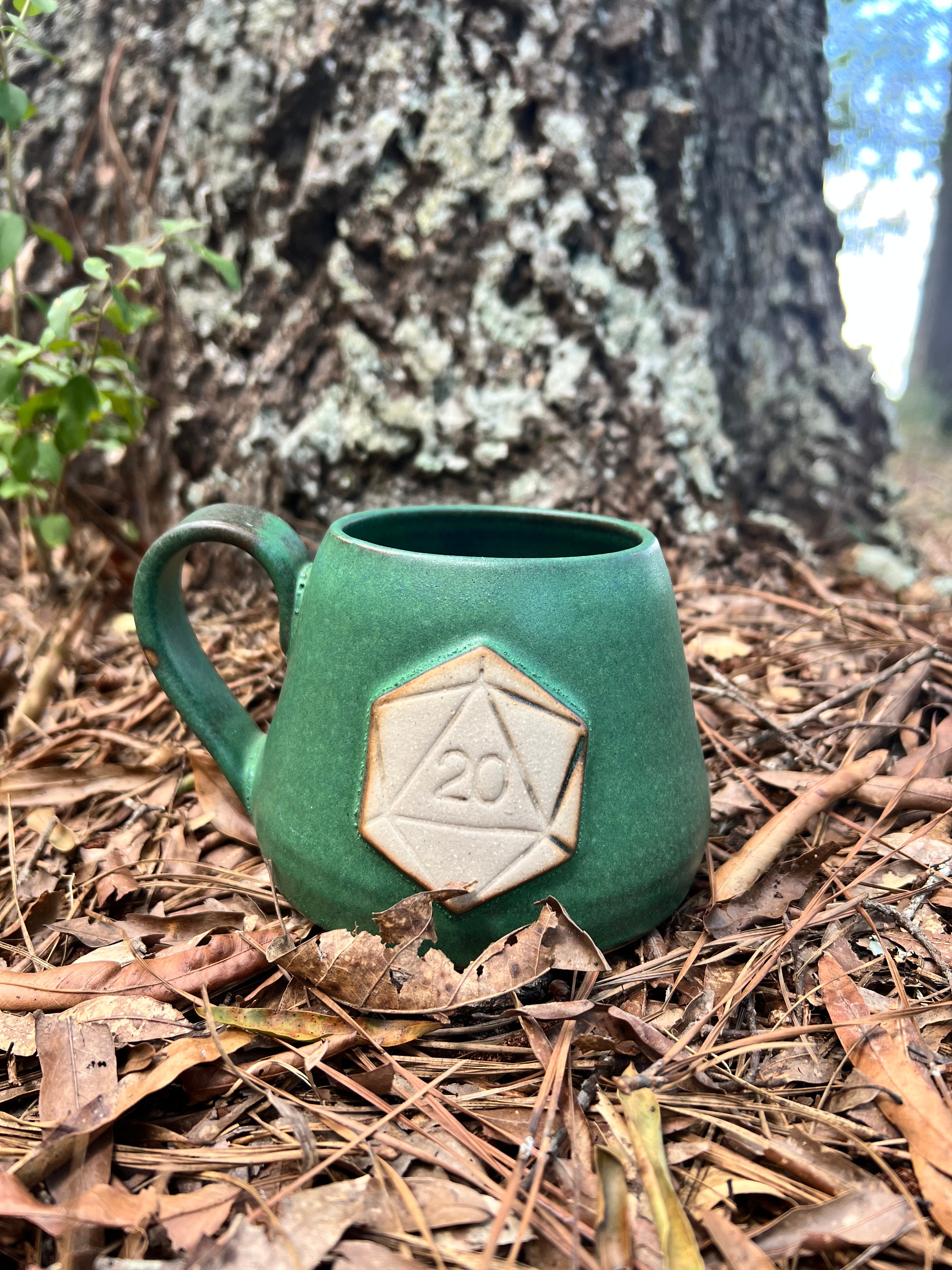 green d20 mug