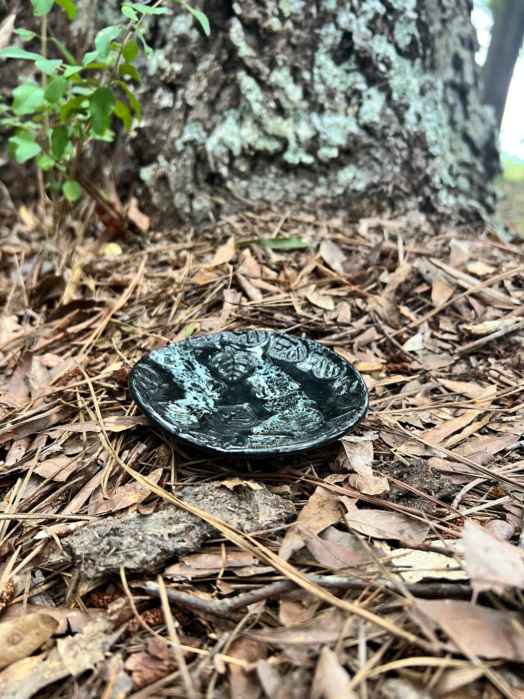 black and white leaf pattern trinket dish